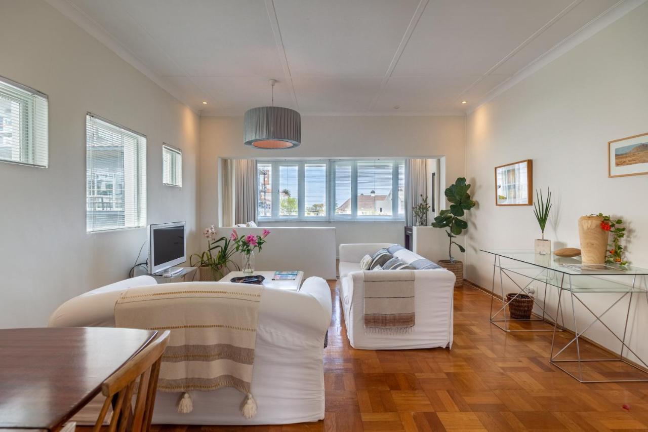 Portswood Mews - Chic White Studio Apartment Green Point Cape Town Exterior photo