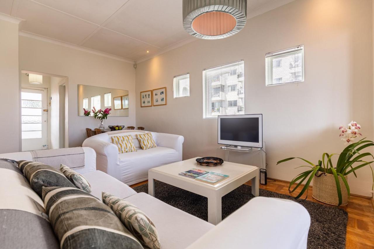 Portswood Mews - Chic White Studio Apartment Green Point Cape Town Exterior photo