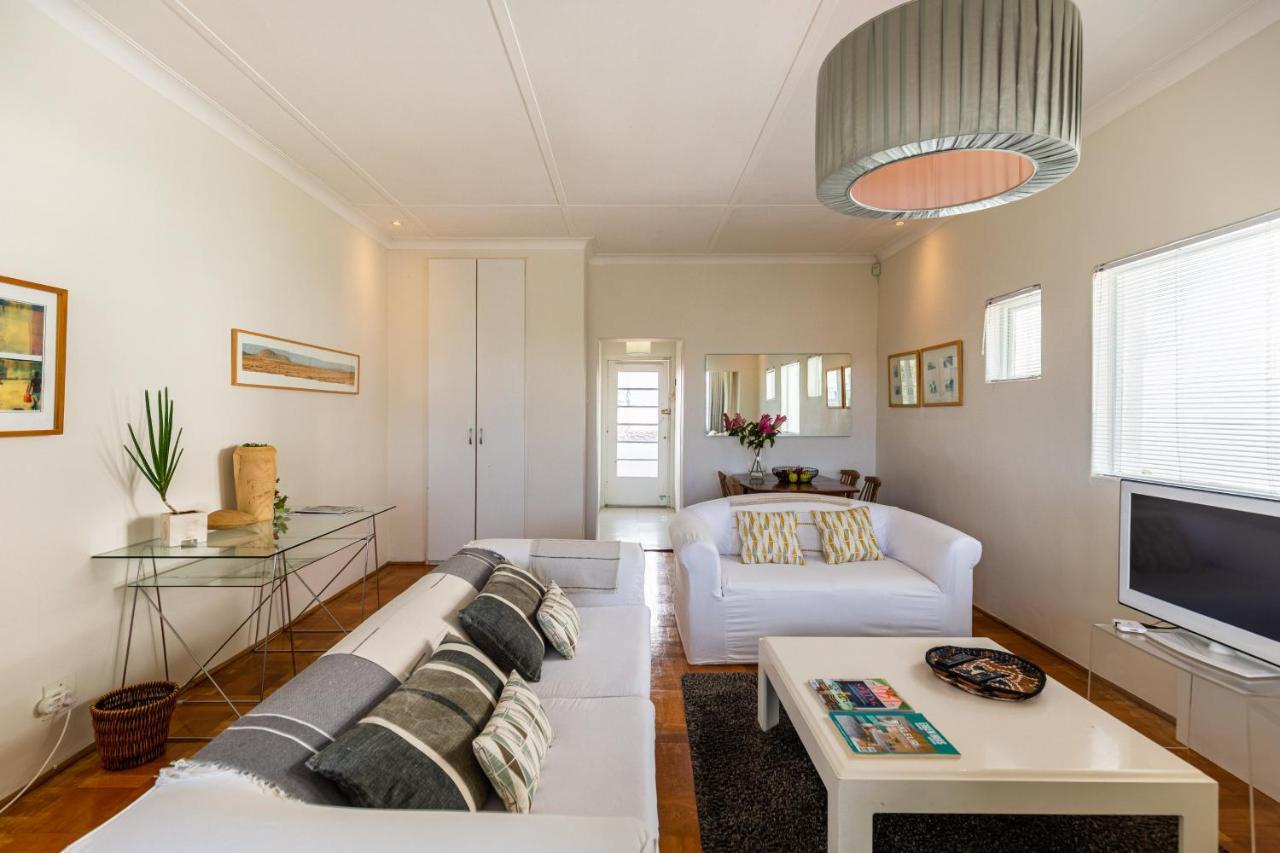Portswood Mews - Chic White Studio Apartment Green Point Cape Town Exterior photo