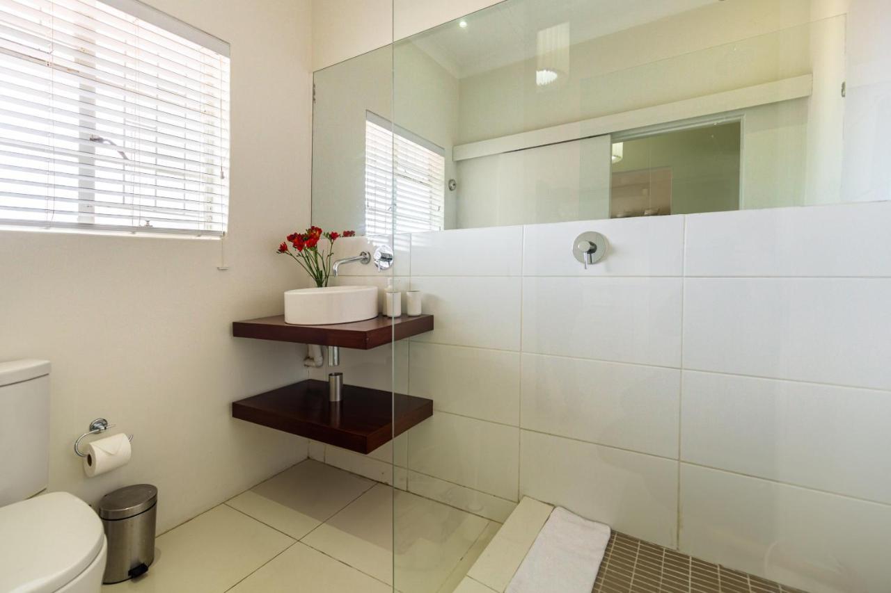 Portswood Mews - Chic White Studio Apartment Green Point Cape Town Exterior photo